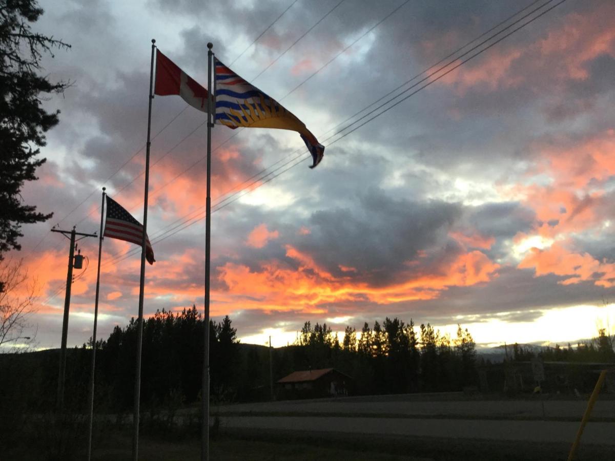 Northway Motor Inn Dease Lake Εξωτερικό φωτογραφία