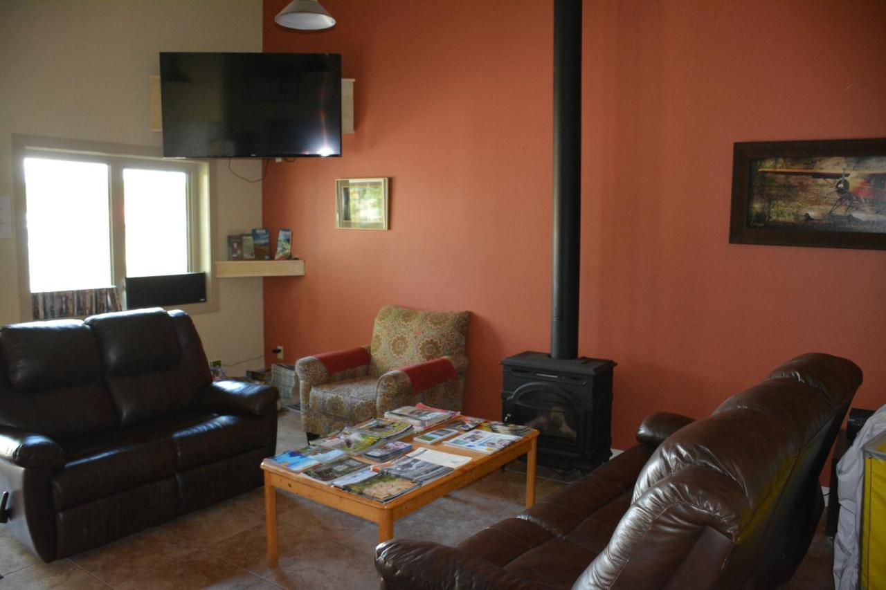 Northway Motor Inn Dease Lake Εξωτερικό φωτογραφία