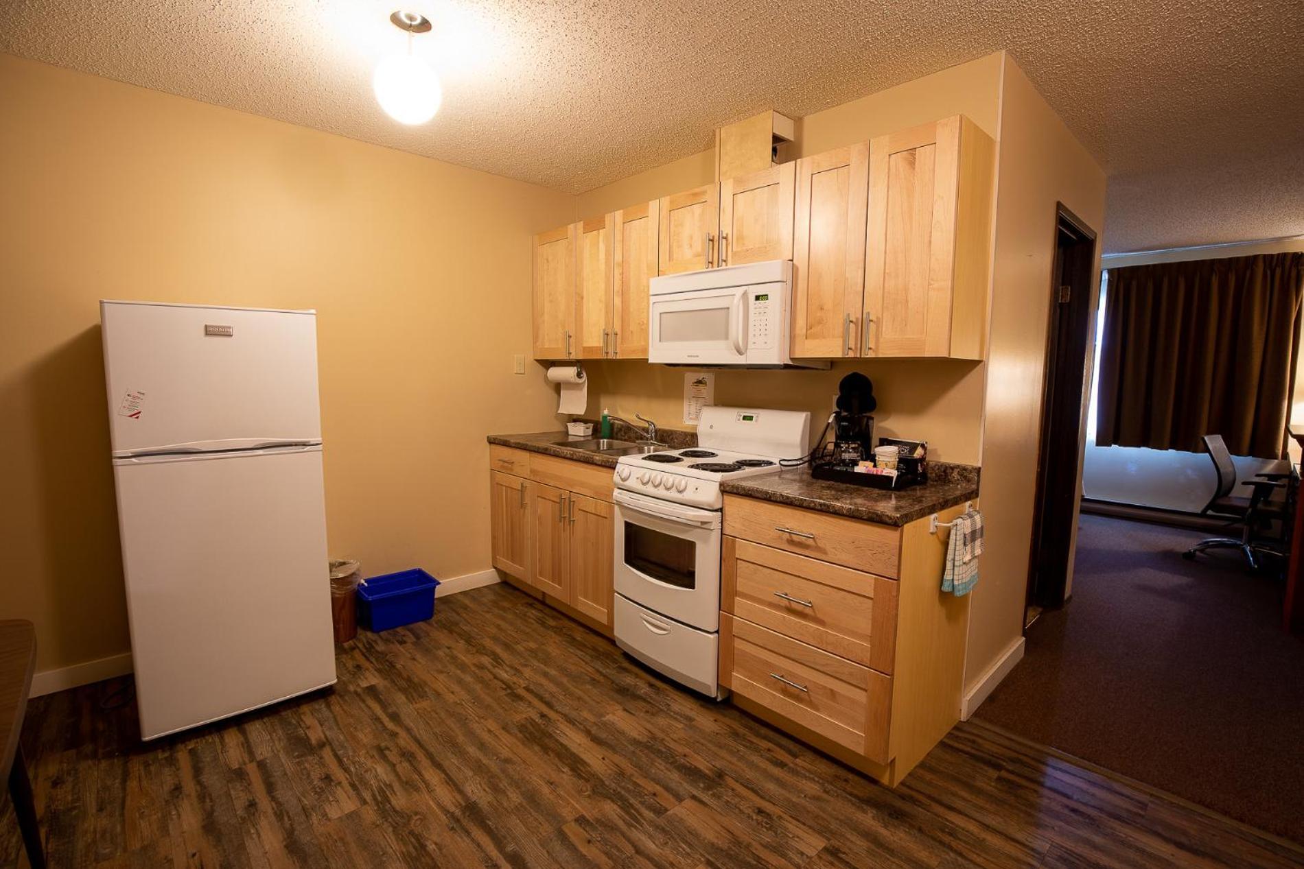 Northway Motor Inn Dease Lake Εξωτερικό φωτογραφία