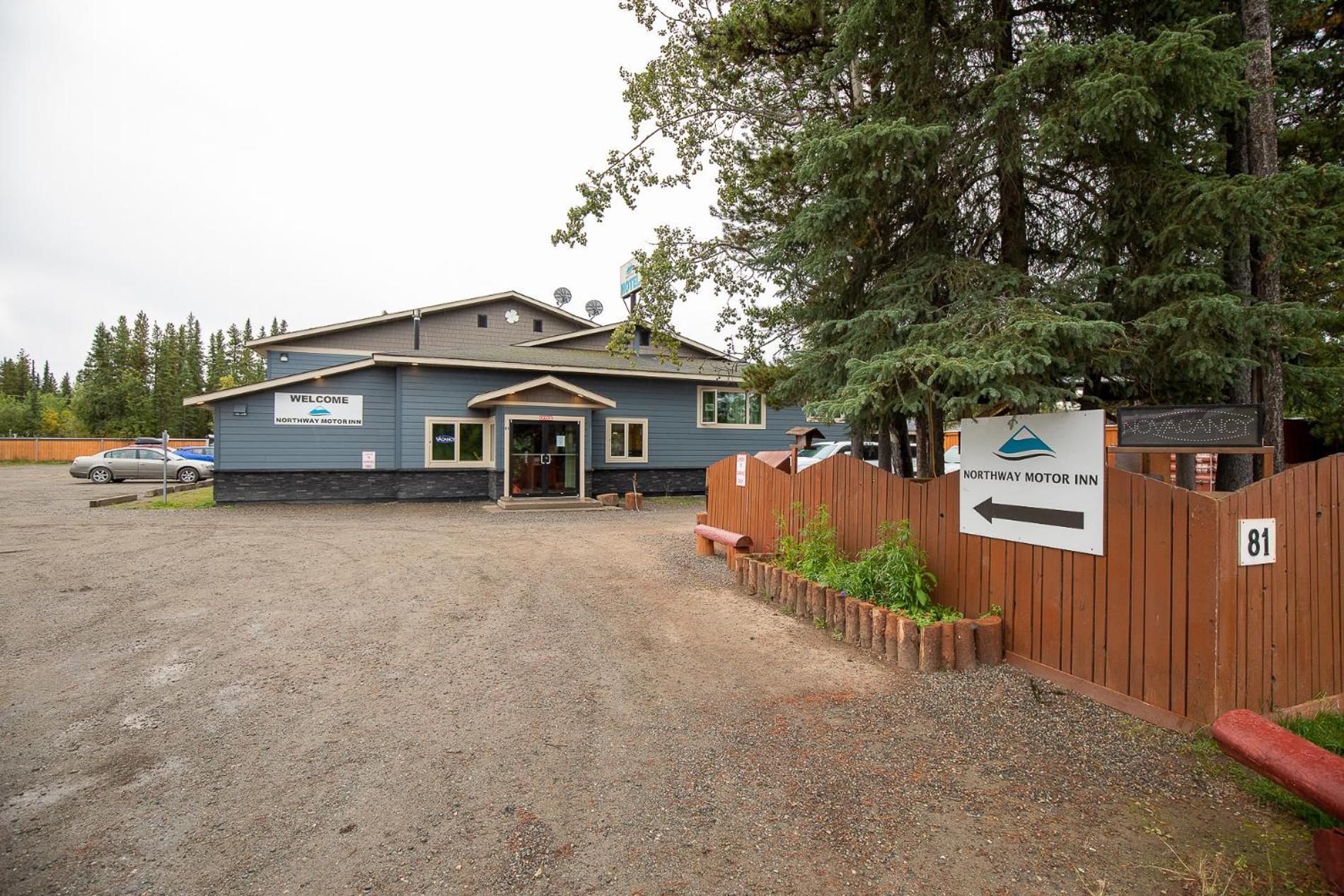 Northway Motor Inn Dease Lake Εξωτερικό φωτογραφία