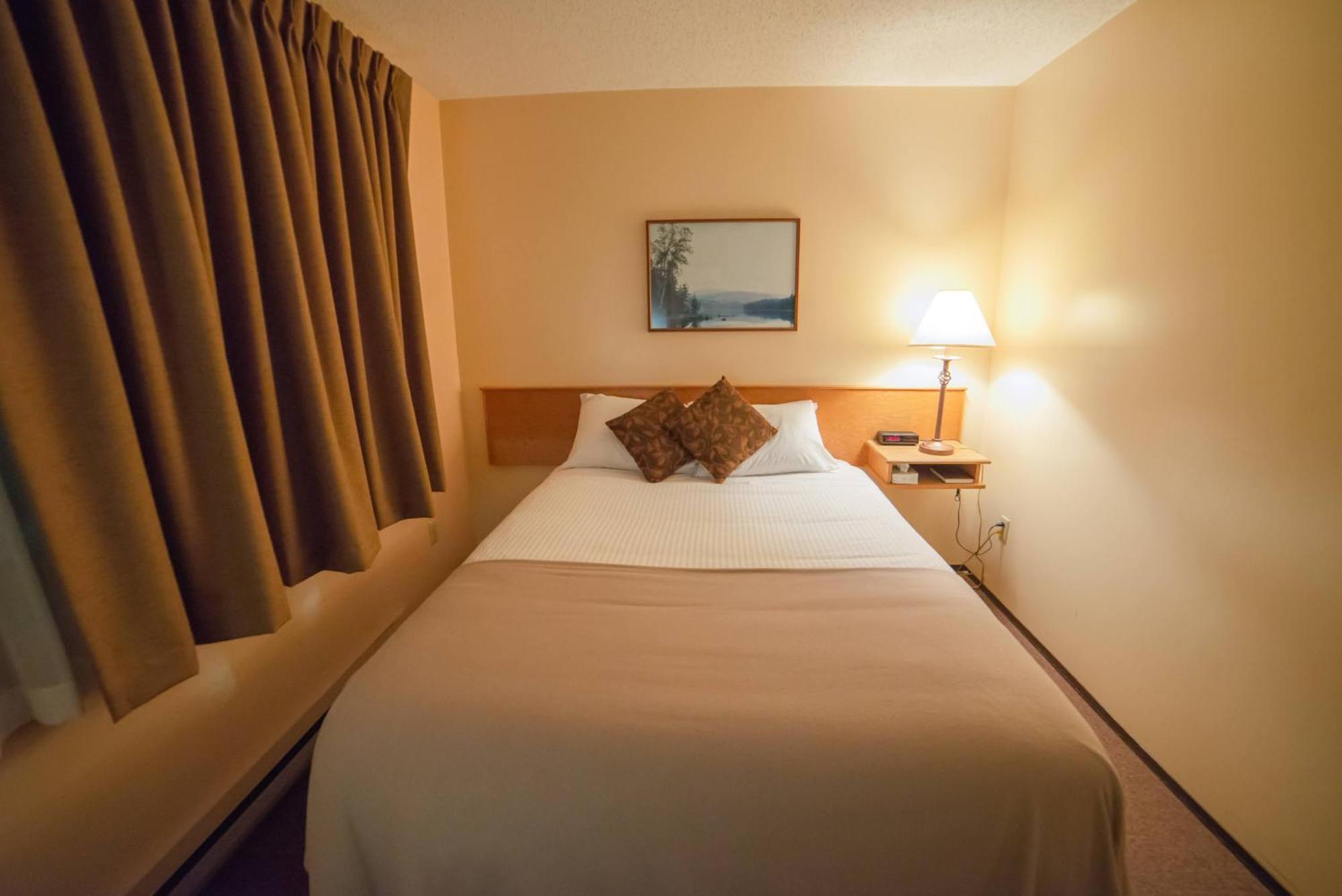 Northway Motor Inn Dease Lake Εξωτερικό φωτογραφία