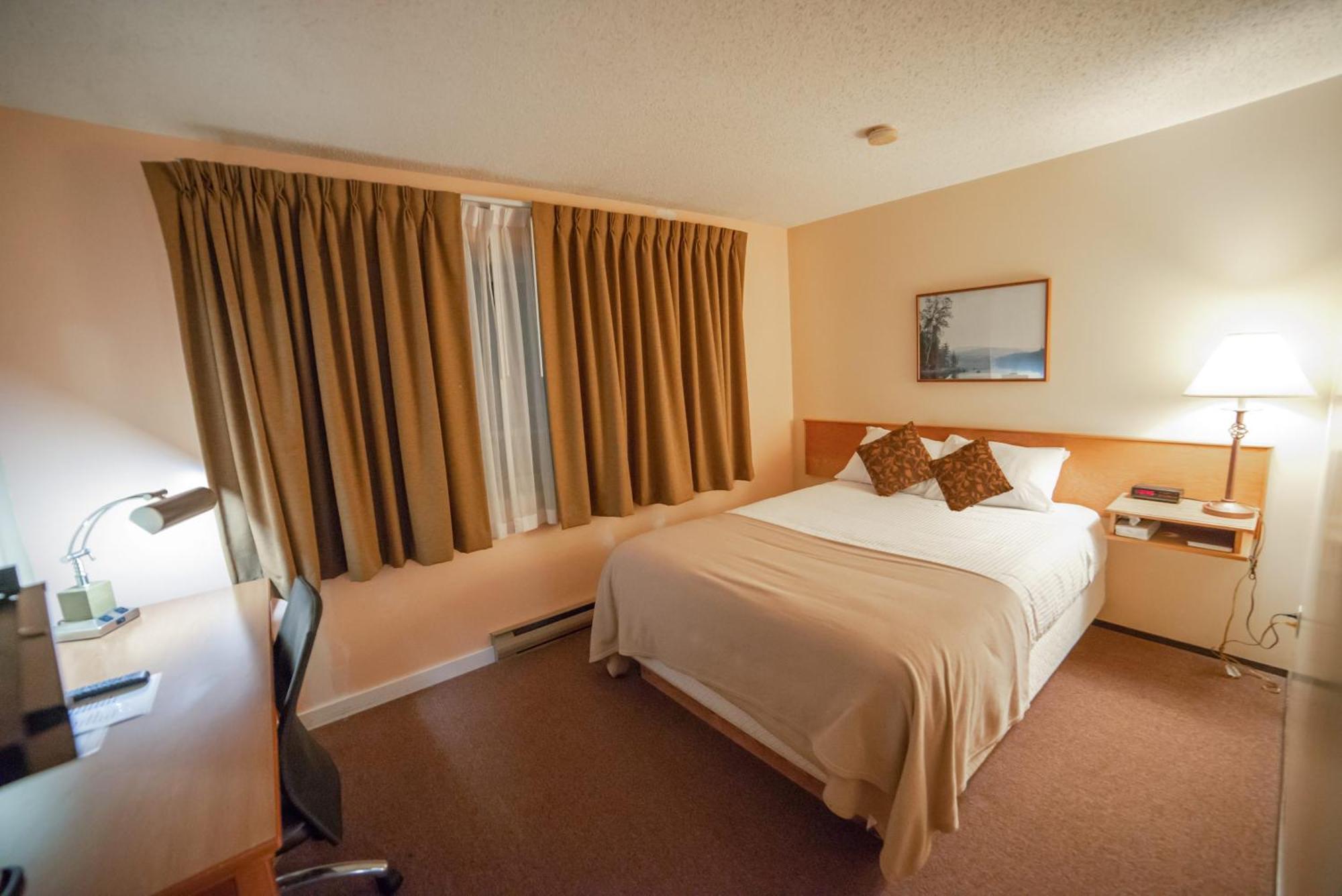 Northway Motor Inn Dease Lake Εξωτερικό φωτογραφία