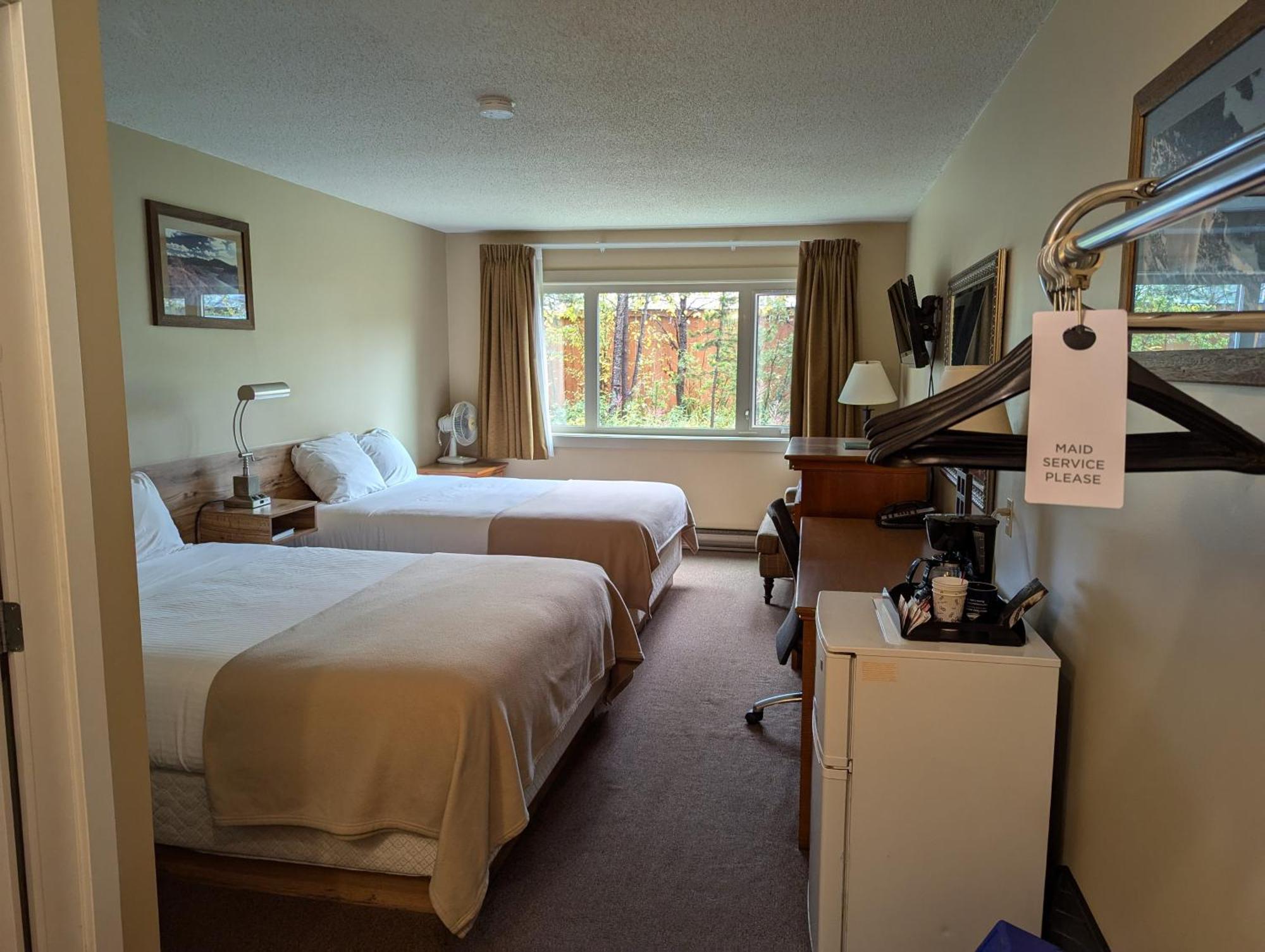 Northway Motor Inn Dease Lake Εξωτερικό φωτογραφία